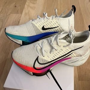 Air Zoom Tempo Next% Flyknit White Hyper Violet